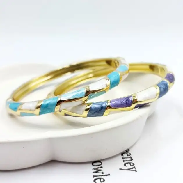 دستبند النگویی زنانه میناکاری طرح شبکه رنگی در تنوع رنگ کیفیت عالی رنگ کاملا ثابت کد amp (پس کرایه)