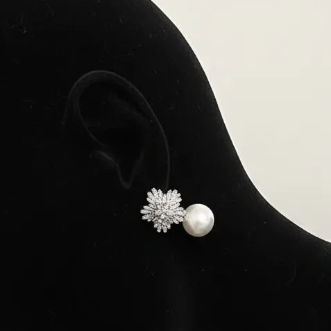 گوشواره زنانه طرح گل جواهری با آویز مروارید آبکاری نقره ضد حساسیت رنگ ثابت کد zmc (پس کرایه)