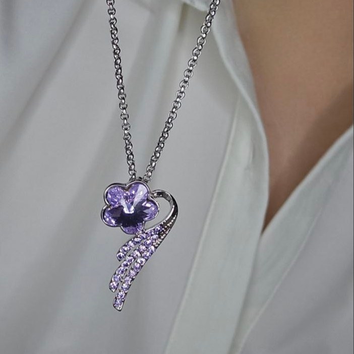 گردنبند و آویز نگین سواروسکی طرح گل تنوع طرح رنگ کاملا ثابت کد vn (پس کرایه)
