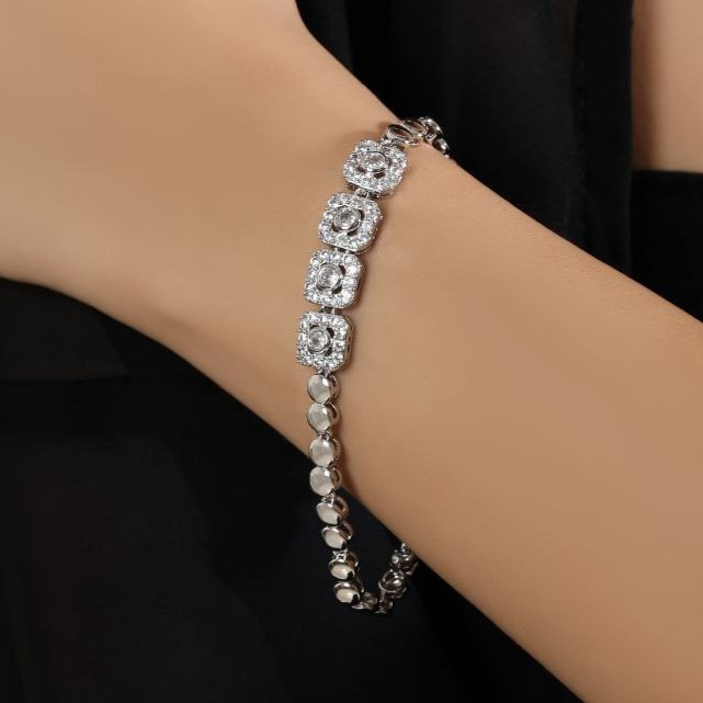 دستبند جواهری نگین کاری مدل قلبی رنگ ثابت در تنوع طرح کد mp (پس کرایه)