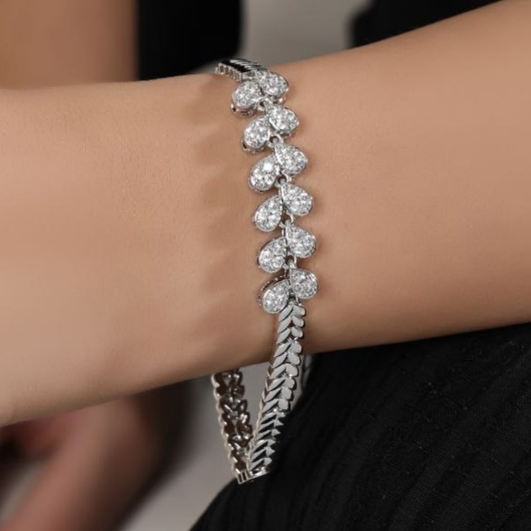 دستبند جواهری نگین کاری طرح مارپیچ رنگ ثابت کد mp (پس کرایه)