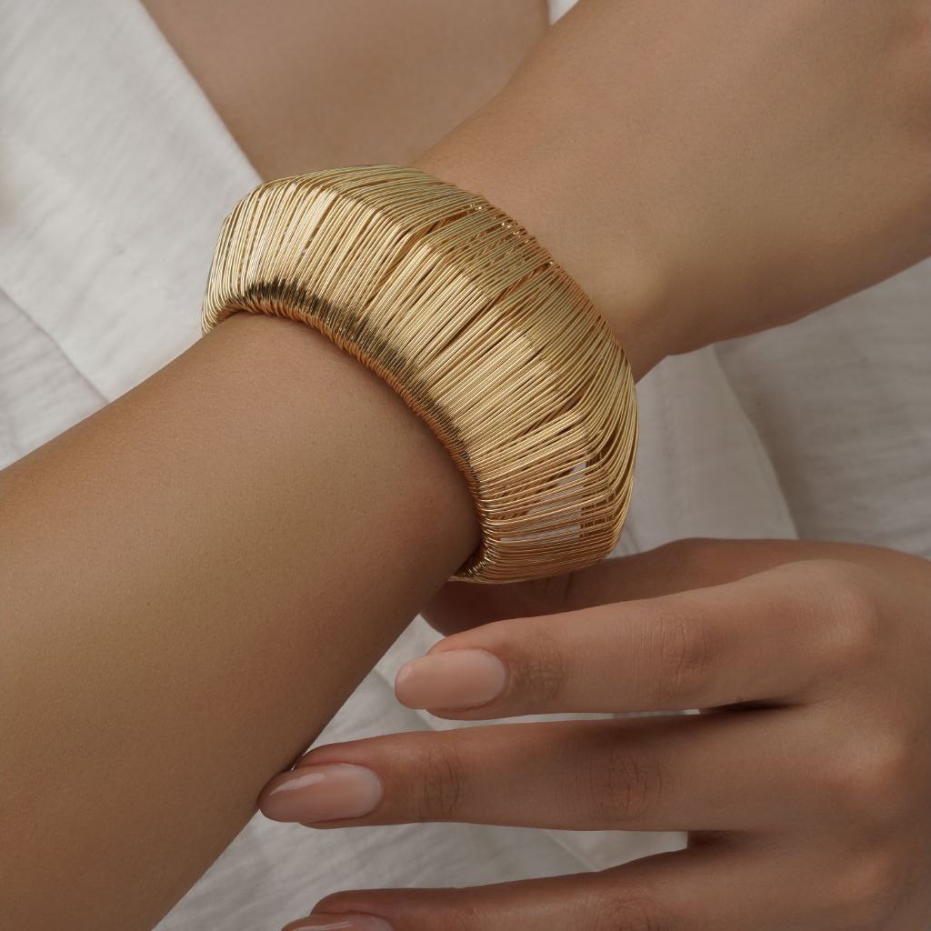 دستبند پهن بنگل طرح طلا مدل سیمی در تنوع طرح رنگ کاملا ثابت کد bn (پس کرایه)