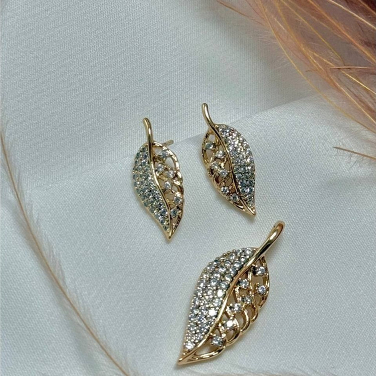 نیم ست گردنبند و گوشواره ژوپینگ زنانه طرح برگ نگین تنوع طرح ثابت کد sm (پس کرایه)