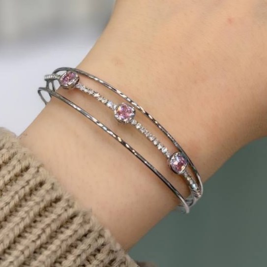 دستبند النگویی و بنگل زنانه طرح جواهری طرح دو لاین نگین قلب تنوع طرح رنگ ثابت کد gy