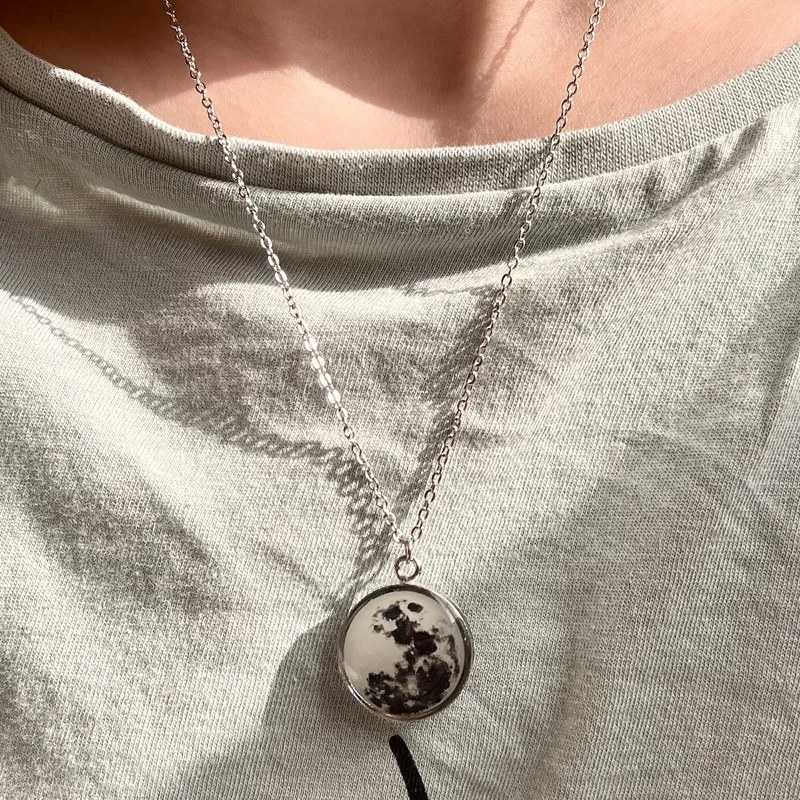 گردنبند زیبای شب تاب رزینی