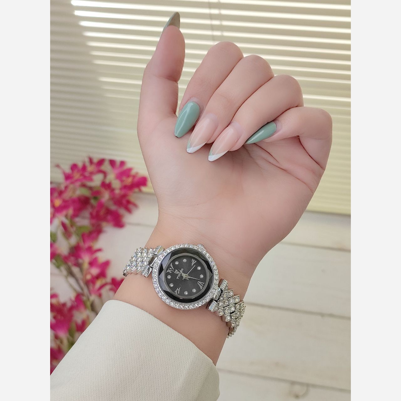 ساعت مچی زنانه و دخترانه کد 8جدید