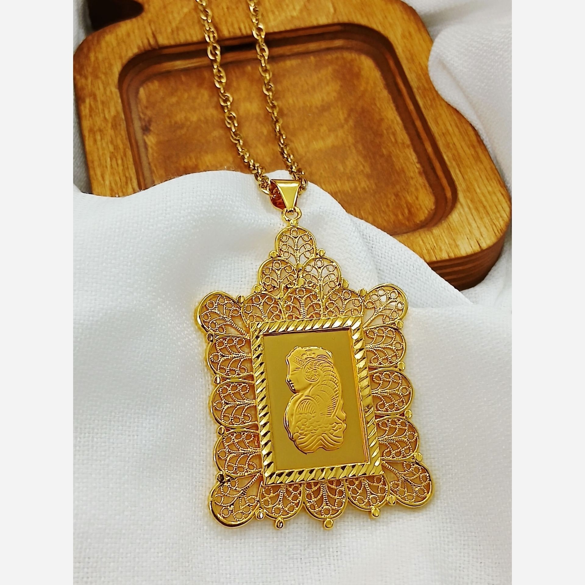 گردنبند انس طرح طلا روس رنگ ثابت درجه یک