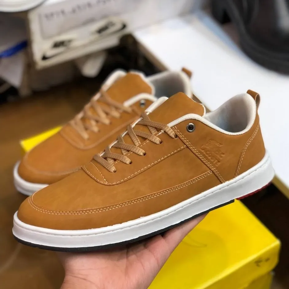 کفش مردانه اسپرت چرم طرح لاگوست عسلی دور دوخت با زیره PVC