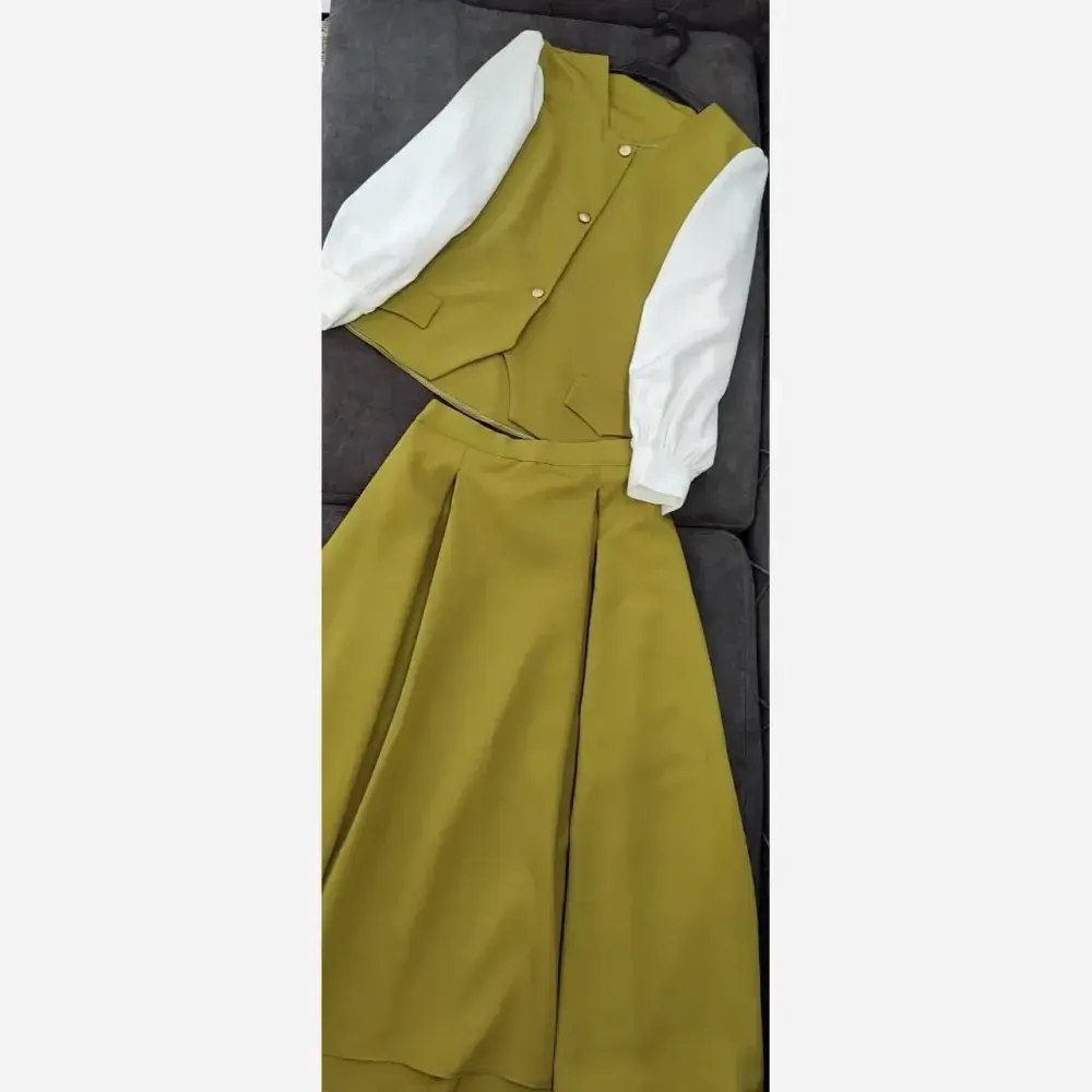 ست دو تیکه زنانه طرح شیده جنس مازراتی فری سایز تا 46