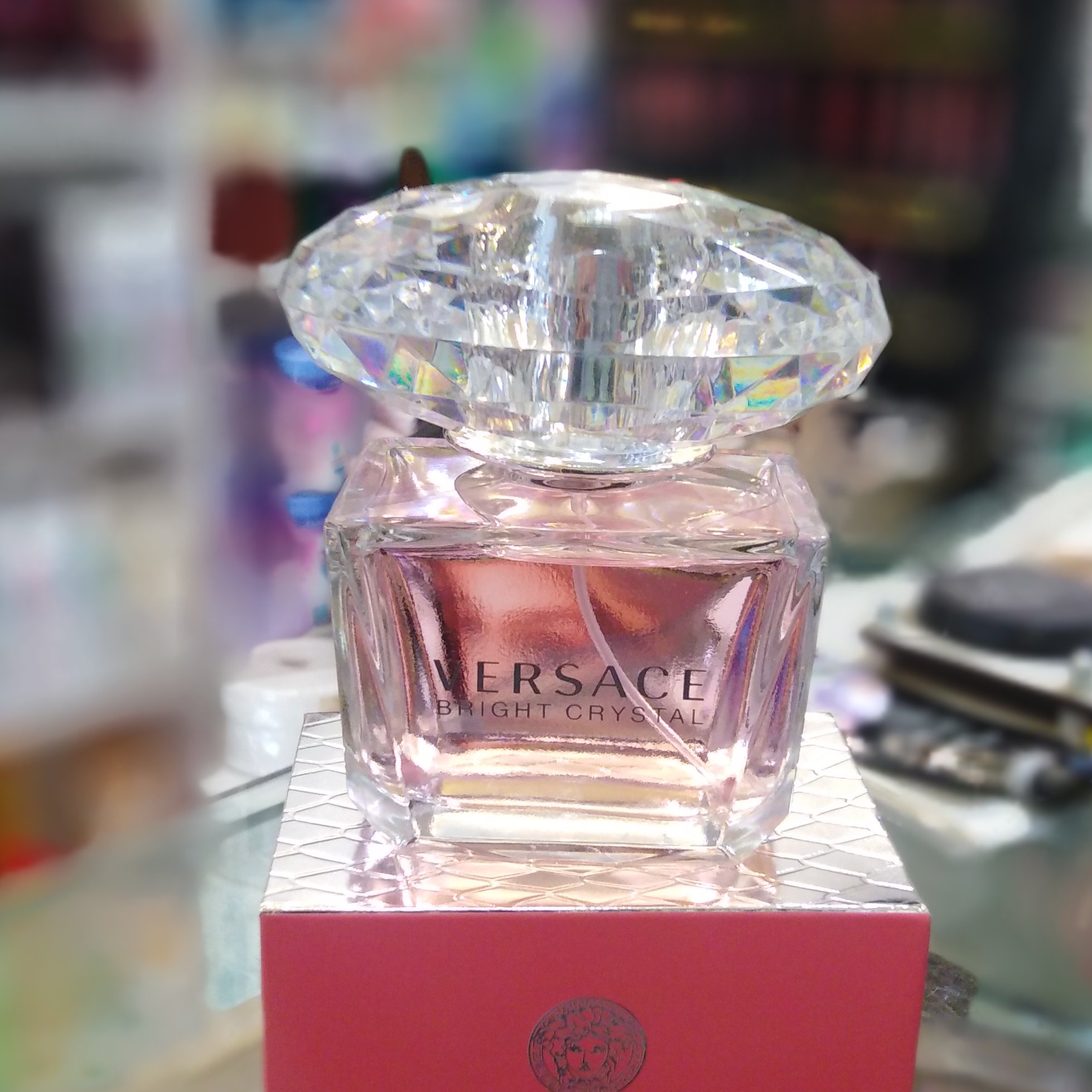 ادکلن ورساچه صورتی هلوگرام دار Versace عطر ورساچه دخترانه Versace اودکلن ورساچی رایحه جذاب زنانه عطر ورساچ صورتی زنانه