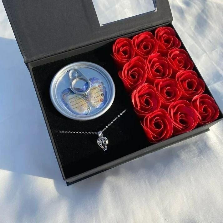 گردنبند مروارید عشق و باکس گل