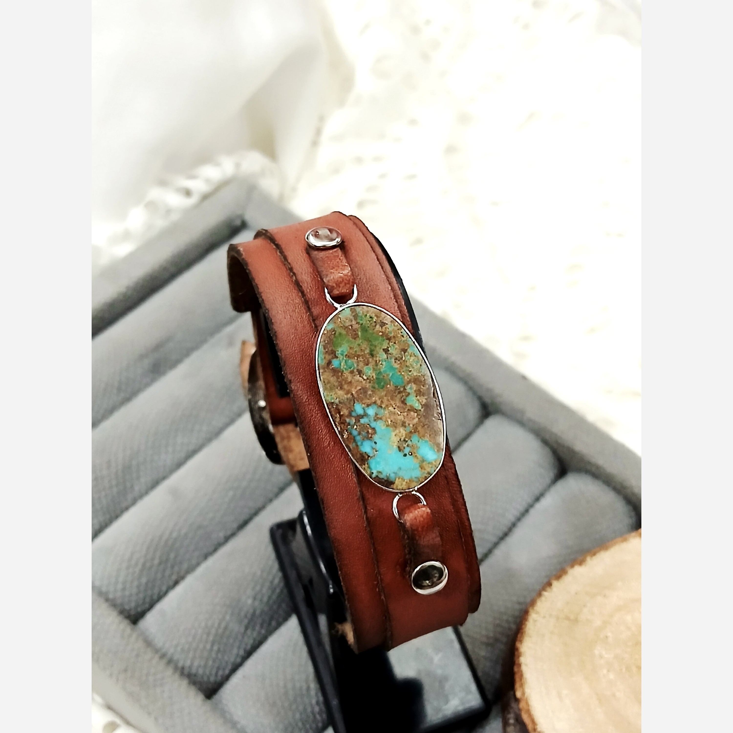 دستبند فیروزه چرمی سنگ اصلی فیروزه نیشابور اصلی اصل سنگ اصلی به شرط اصل بودن سنگ