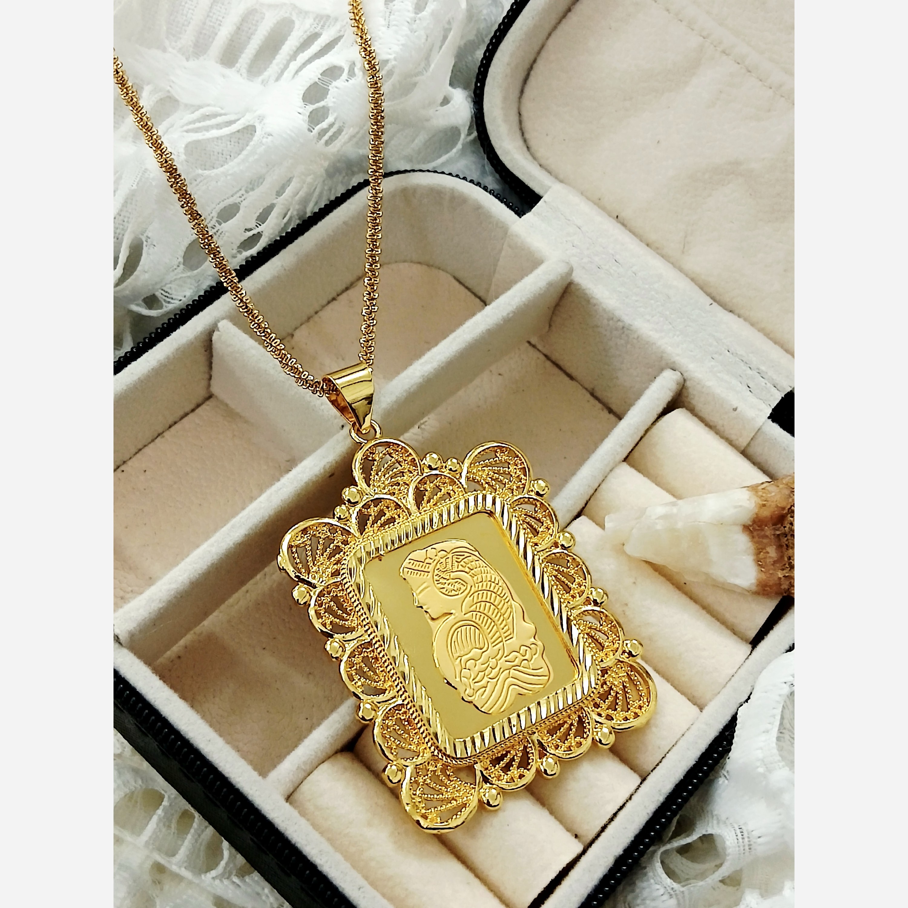 گردنبند طرح طلا چهار گوش کپی طلا رنگ ثابت