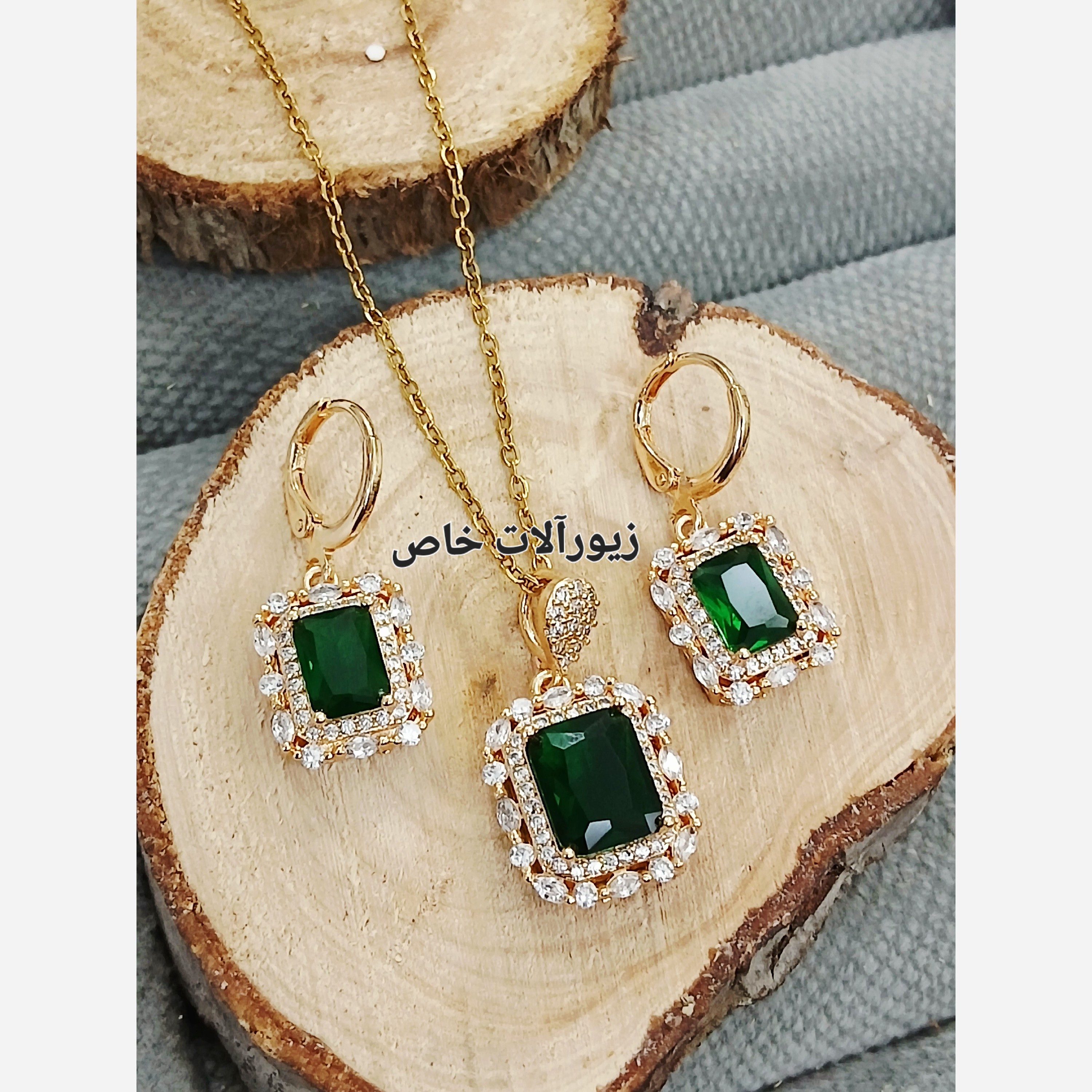 نیم ست جواهری طلایی دور نگین سبز خاص و شیک