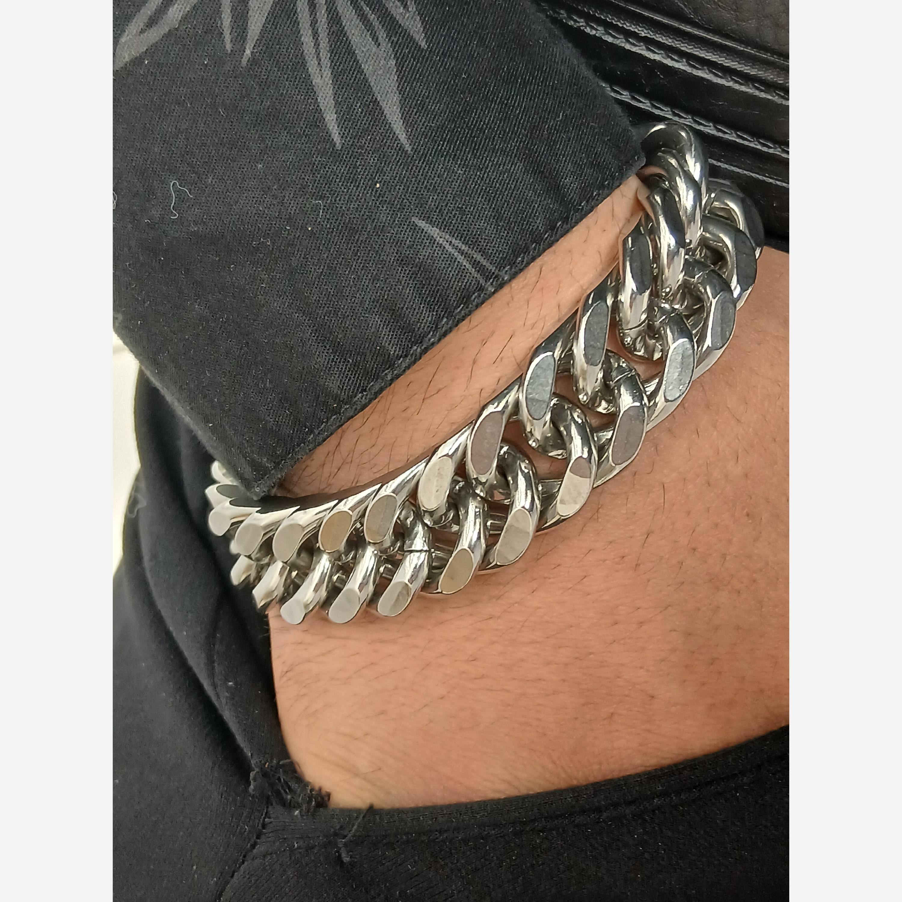 دستبند درشت استیل نقره ای مردانه خاص