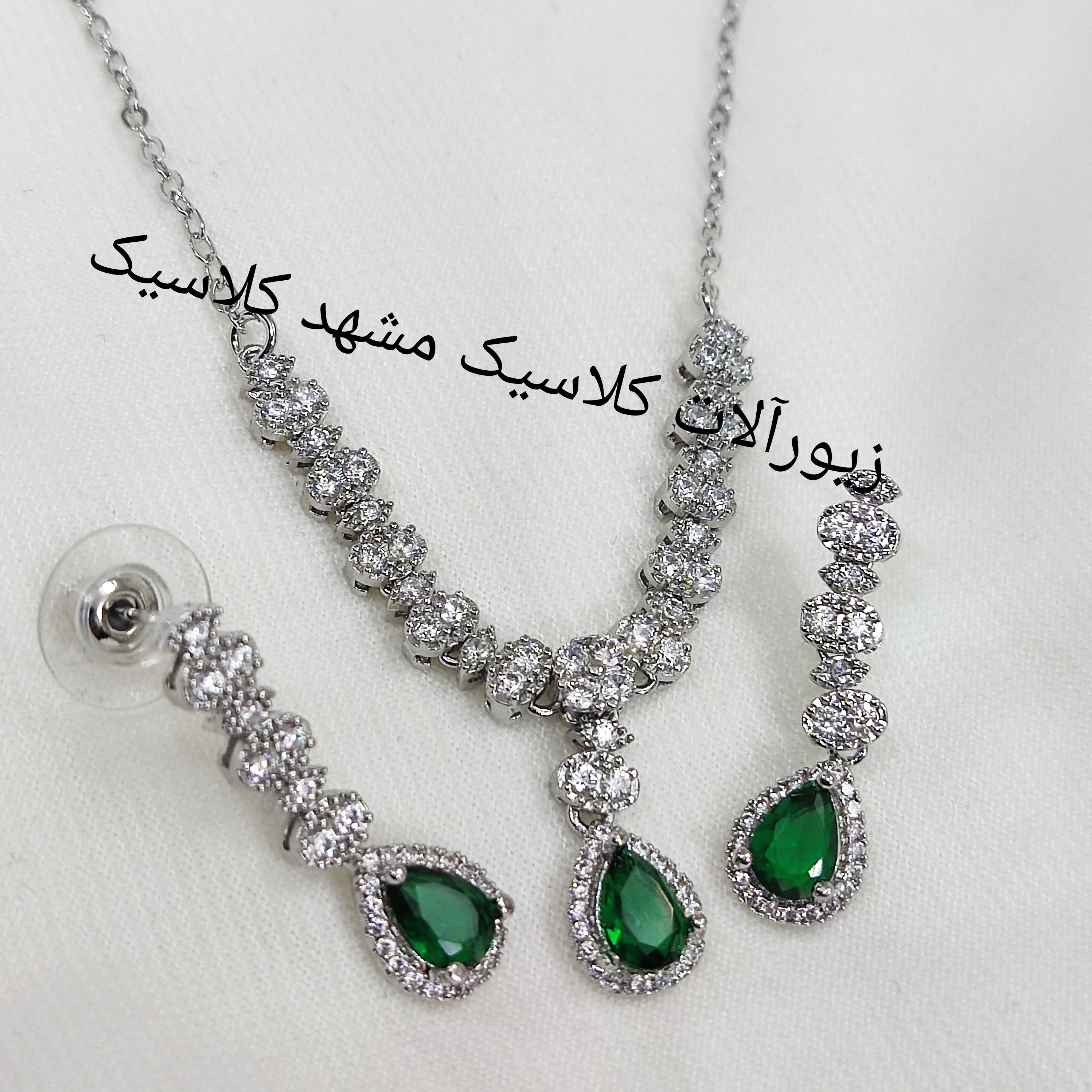 نیم ست نقره ای جواهری پر نگین نگین سبز اشکی