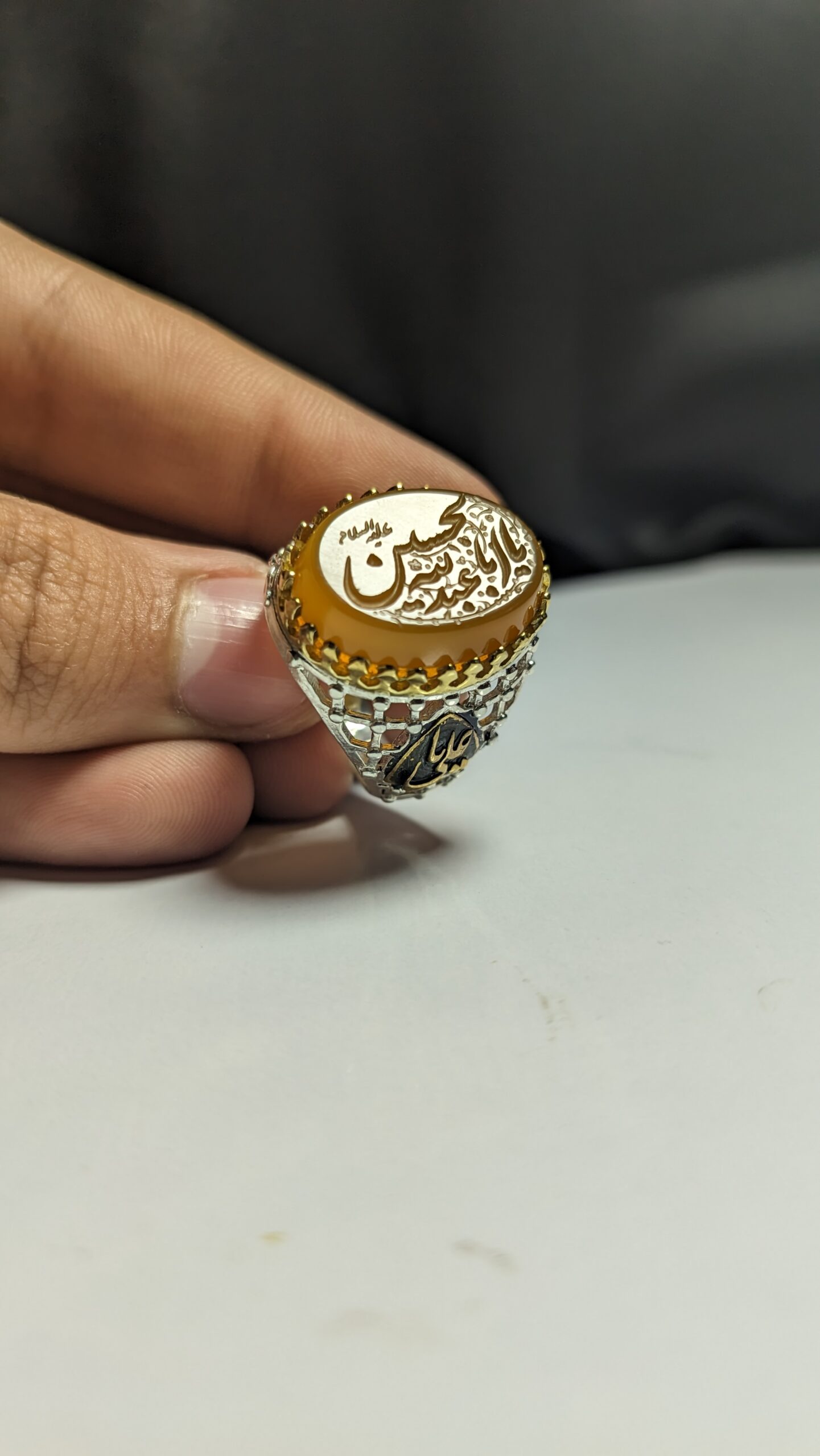 انگشتر نقره باسنگ عقیق پرتغالی باحکاکی یا اباعبدلله الحسین رکاب ضریح  کد 2377