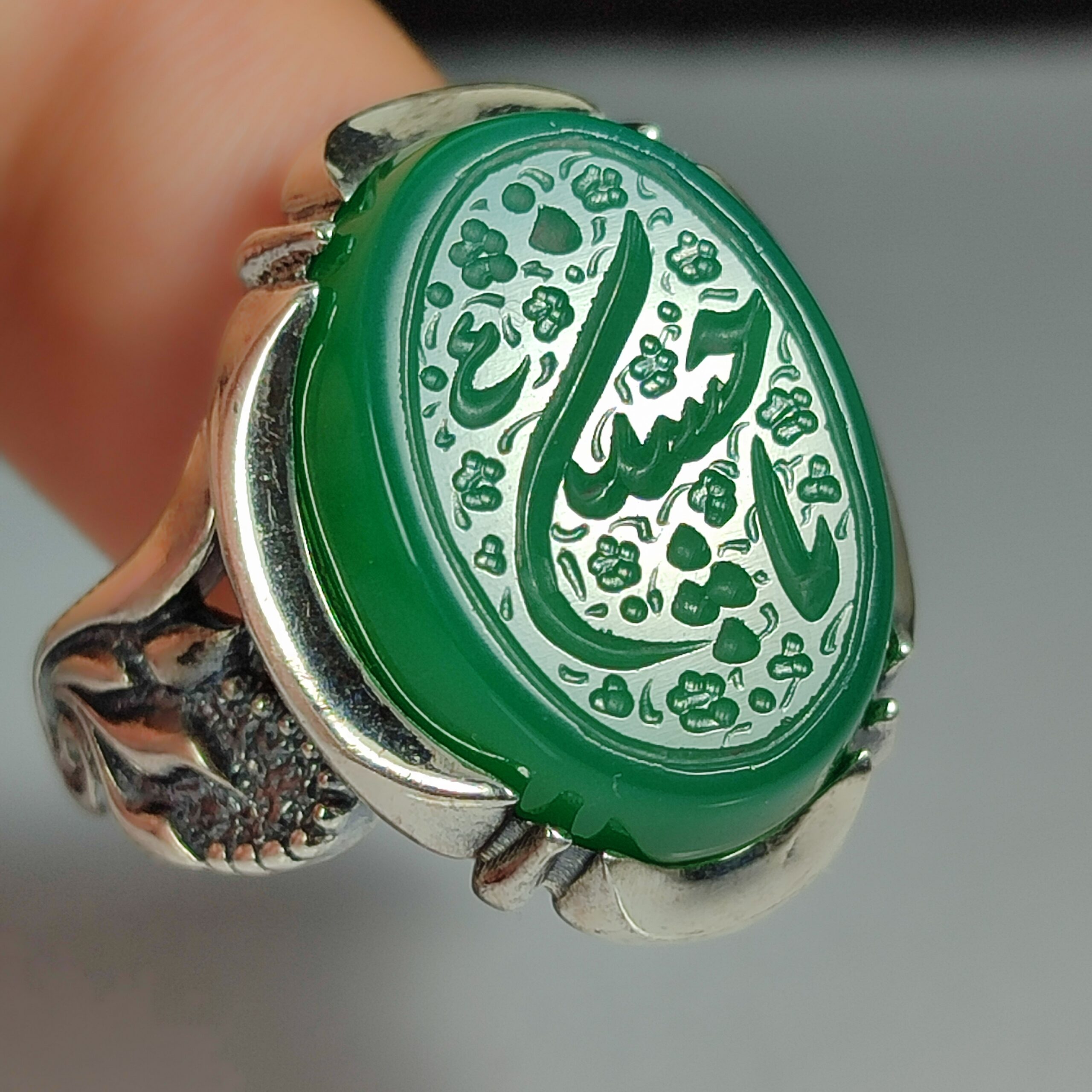 انگشتر نقره باسنگ عقیق سبز حکاکی یاحسین  کد 2281