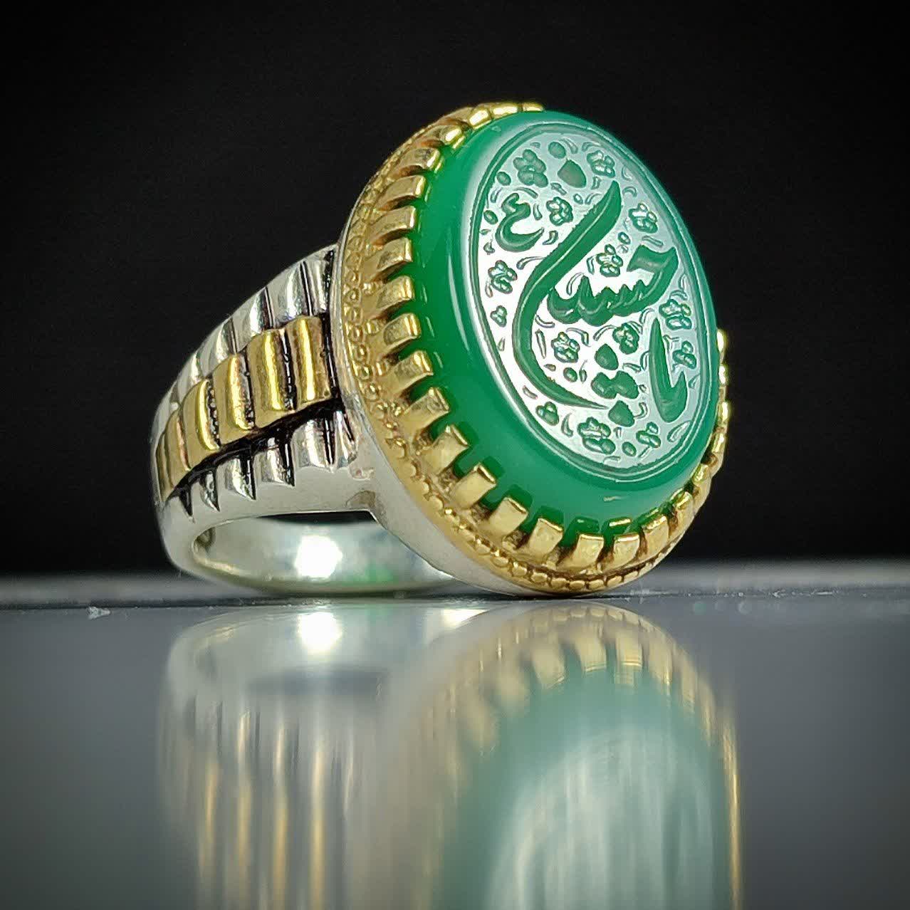 انگشتر عقیق سبز حکاکی "یا حسین" با تاج برنجی؛ اوج زیبایی و ارادت  کد 2159