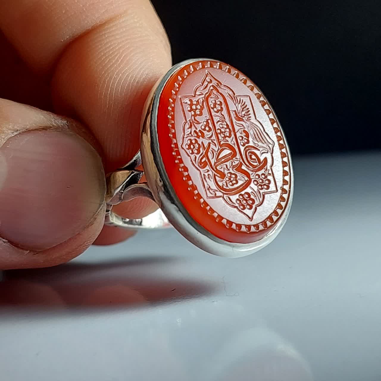 خرید انگشتر عقیق قرمز با حکاکی علی و فاطمه؛ تجلی عشق و ولایت  کد 4253