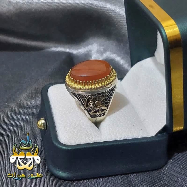 انگشتر تاج برنجی با نگین عقیق یمنی اصل