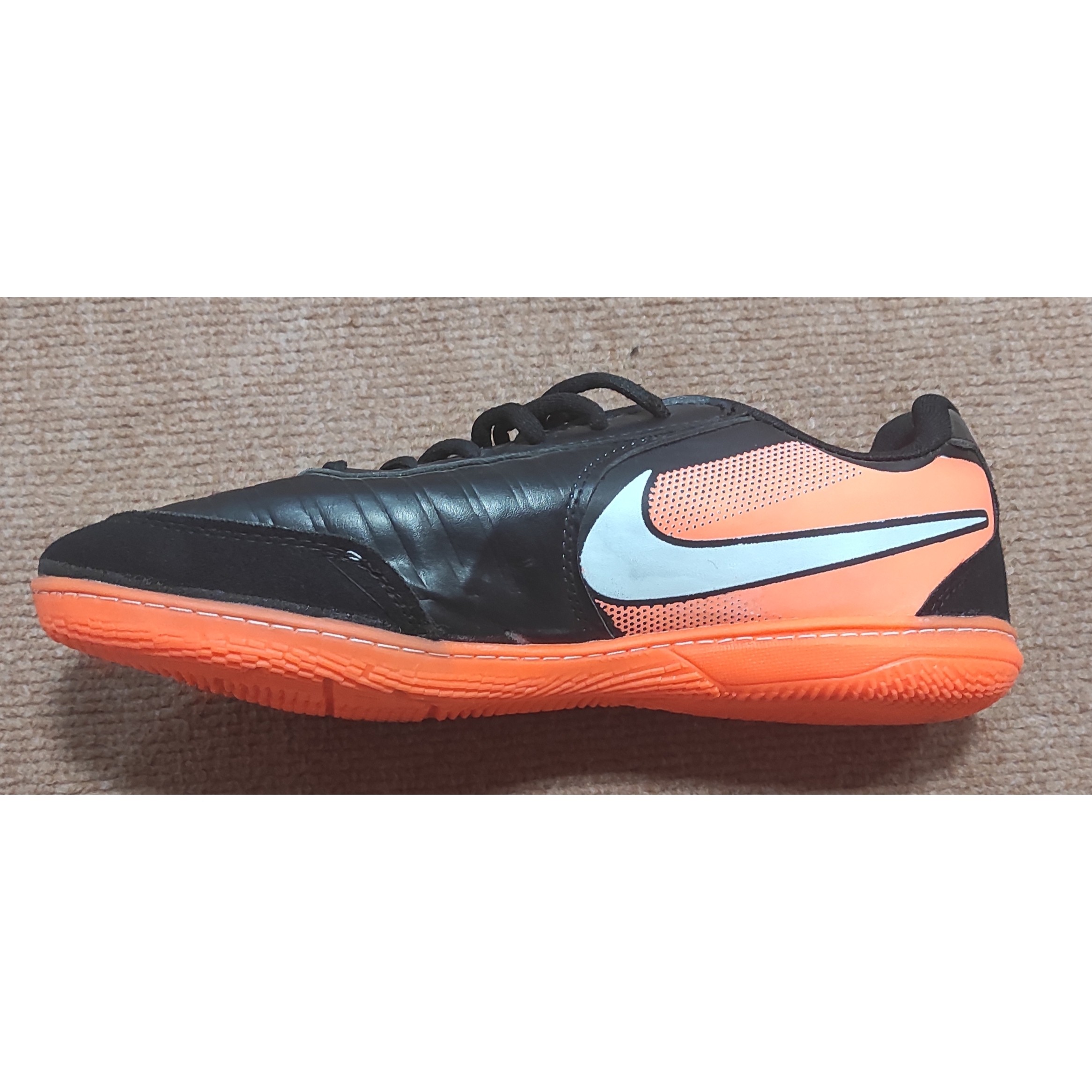 کفش فوتسال سالنی چرمی رویه دار نایک تمپو سایز 44 و 45